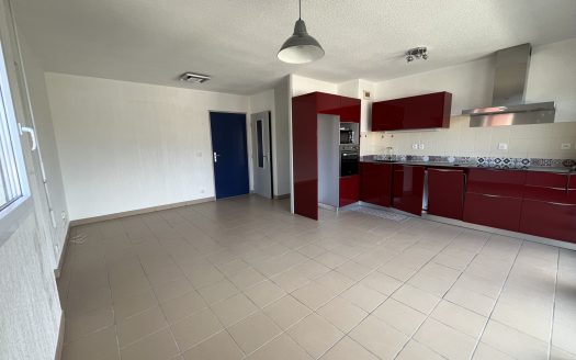 Charmant T3 de 52 m2 avec balcon, piscine et vue dégagée   D