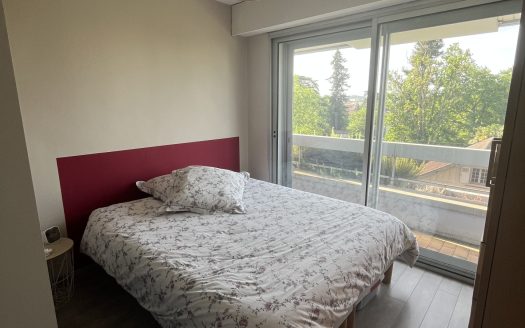 À louer   T2 meublé avec terrasse, stationnements et cave vu