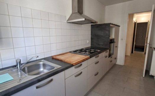 PAU CENTRE, GRAND T2 ENTIEREMENT RENOVE