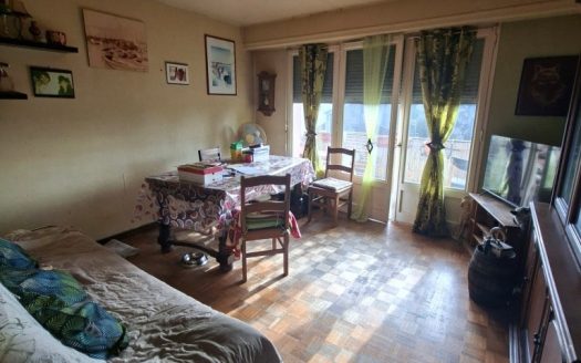 PAU T3 au 5 ème étage avec ascenseur, PARKING  et avec VUE P