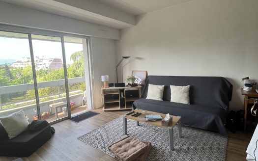 À louer   T2 meublé avec terrasse, stationnements et cave vu