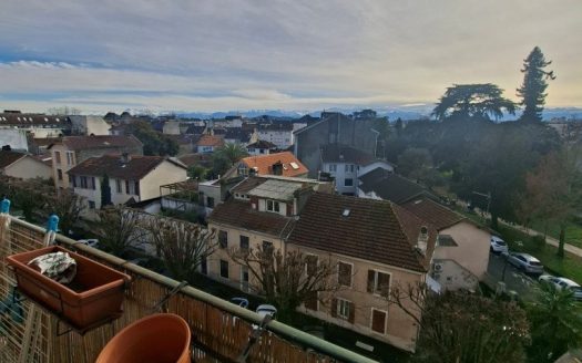 PAU T3 au 5 ème étage avec ascenseur, PARKING  et avec VUE P