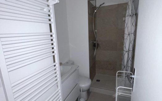 Secteur UNIVERSITE – Studio meublé avec place de stationneme