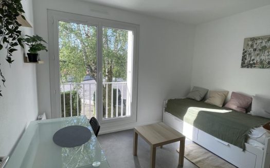 Secteur UNIVERSITE – Studio meublé avec place de stationneme