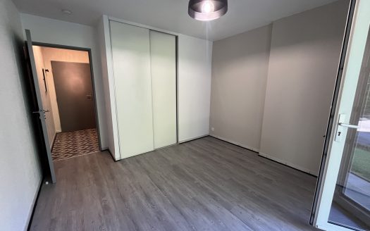 Studio entièrement refait à neuf, résidence calme, verdoyant