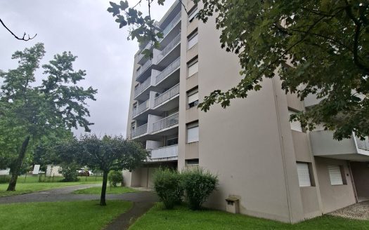PAU T3 EN DERNIER ETAGE AVEC GARAGE PARKING ET CAVE
