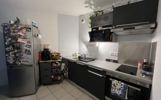 LONS   Charmant T2 avec grande terrasse et double stationnem
