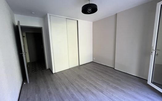 Studio entièrement refait à neuf, résidence calme, verdoyant