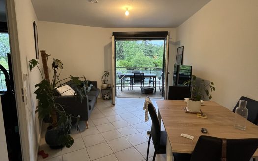 LONS   Charmant T2 avec grande terrasse et double stationnem