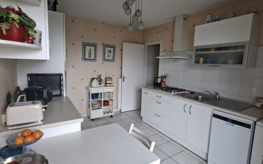 PAU T3 EN DERNIER ETAGE AVEC GARAGE PARKING ET CAVE