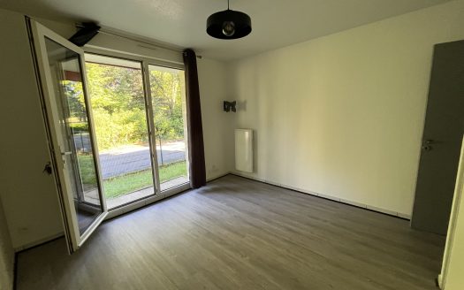 Studio entièrement refait à neuf, résidence calme, verdoyant