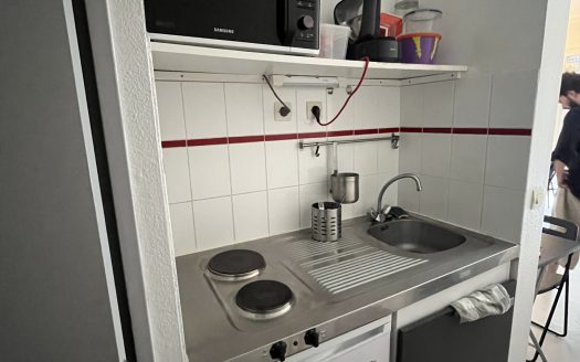 Studio meublé avec balcon et parking   Résidence étudiante