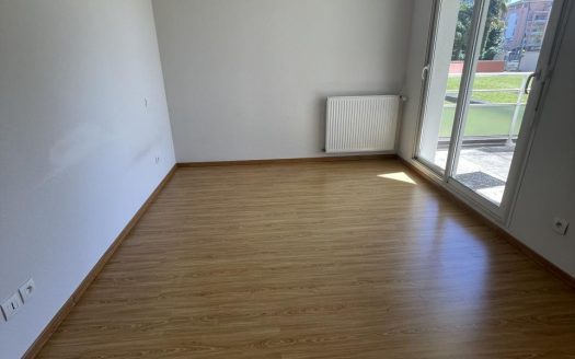 T4 lumineux avec jardin privatif et terrasses + garage fermé