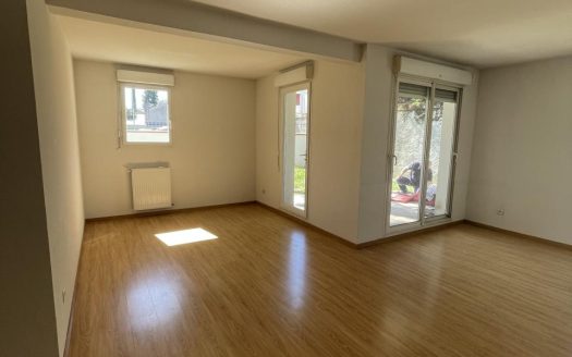 T4 lumineux avec jardin privatif et terrasses + garage fermé