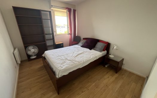 T2 meublé avec balcon, stationnement en sous-sol et cave   D