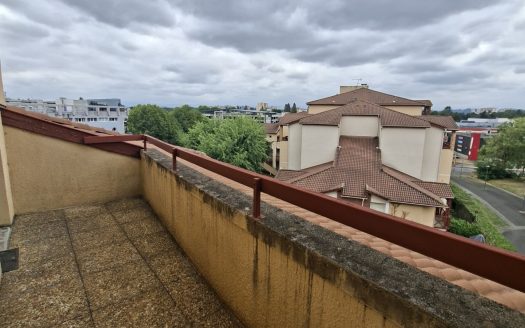 PAU Quartier Université / Leclerc T2 Bis de 50m2, avec parki