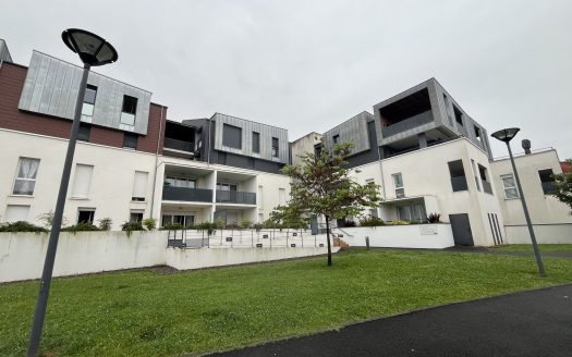 Appartement meublé   Résidence récente   Parking en sous-sol