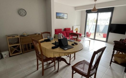 LONS – T3 lumineux avec terrasse + deux places de stationnem