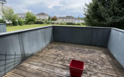 LONS – T3 lumineux avec terrasse + deux places de stationnem