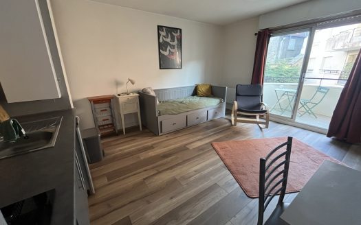 Studio meublé 27 m2 avec balcon   Pau, rue Montpensier