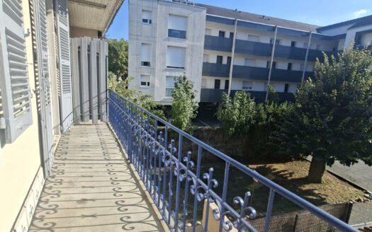 Centre ville de BIZANOS, Studio avec balcon, au calme