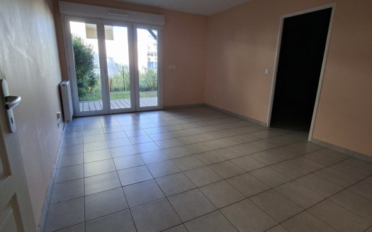 HAUT D IDRON T3 EN REZ DE JARDIN AVEC 2 PLACES DE PARKINGS